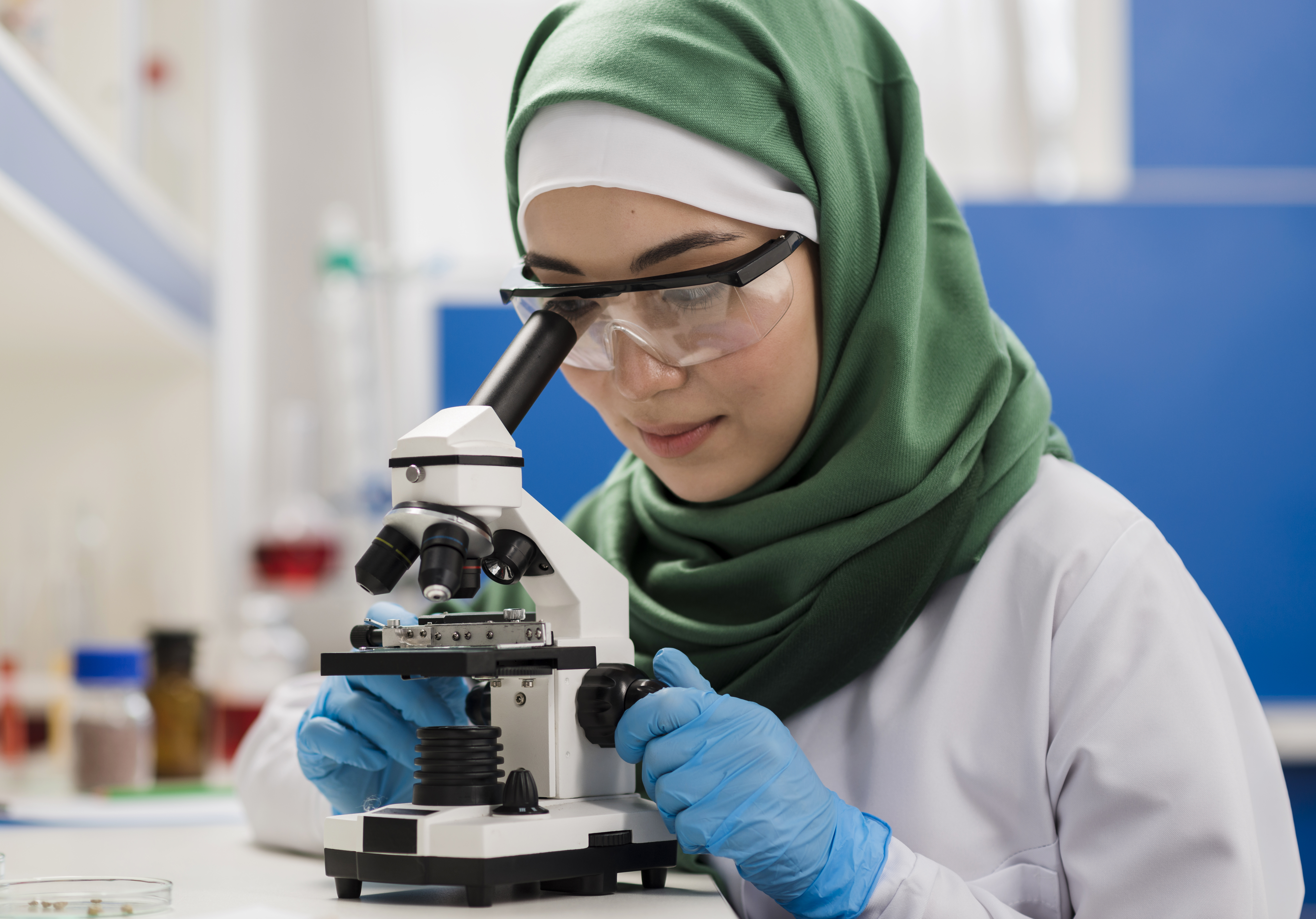 Analyse microbiologique au laboratoire CLIC LAB